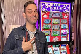 vegasslot online slots Myanmar ကစားသူများ MMK jackpot bonus free spin ရရှိနေသော မြင်ကွင်း